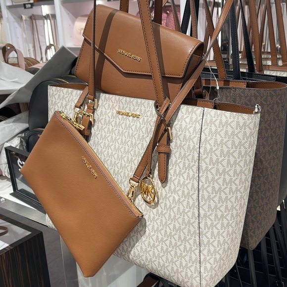 Michael Kors Charlotte Large 3-in-1 Signature Logo Tote Crossbody Shoulder Bag - Picture 7 of 16